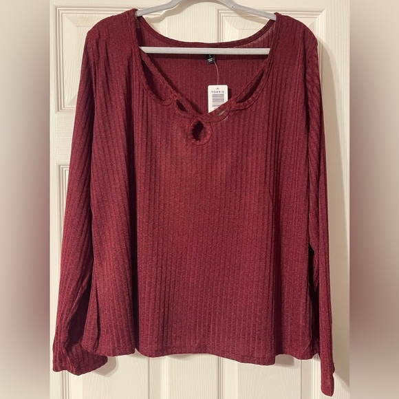 NWT Torrid Women’s Plus Size Scoop Neck Cut Out Long Sleeve Crop Tee Size 5X - Picture 2 of 7